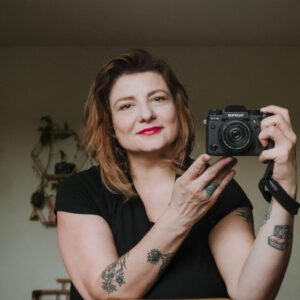 Maggie Glovatski hold a camera